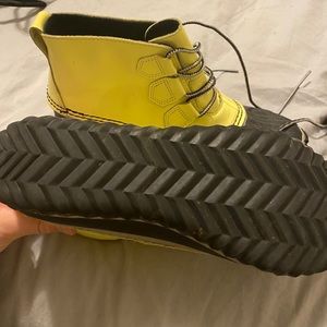 Sorel waterproof snow shoes